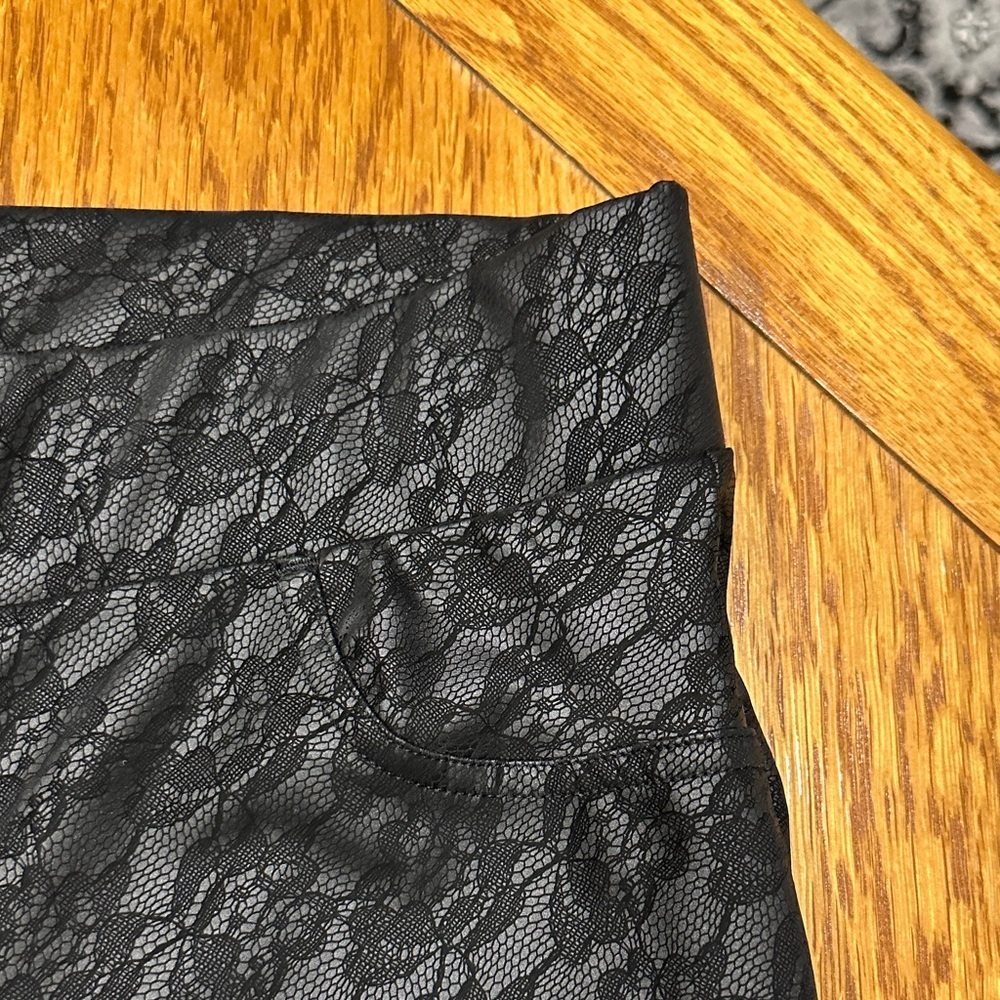 *TORRID* Black Lace Leggings NWT Size 0/Large/12 - Picture 5 of 12